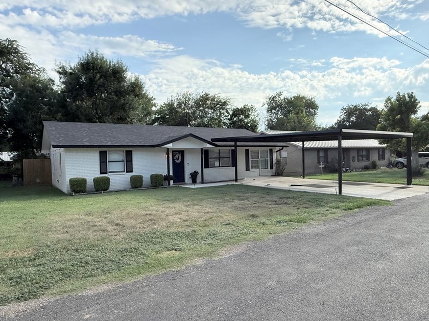 Cute as a Button! UPDATED &amp; REMODELED, move in ready, no city - photo 3