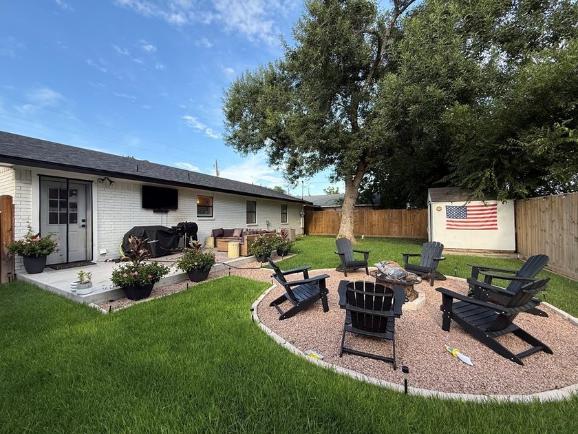 Cute as a Button! UPDATED &amp; REMODELED, move in ready, no city - photo 5