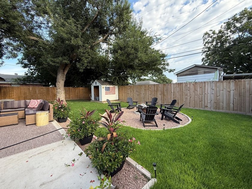 Cute as a Button! UPDATED &amp; REMODELED, move in ready, no city - photo 6
