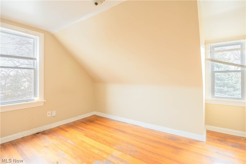 discover this beautiful maintained triplex, ideallly located - photo 17