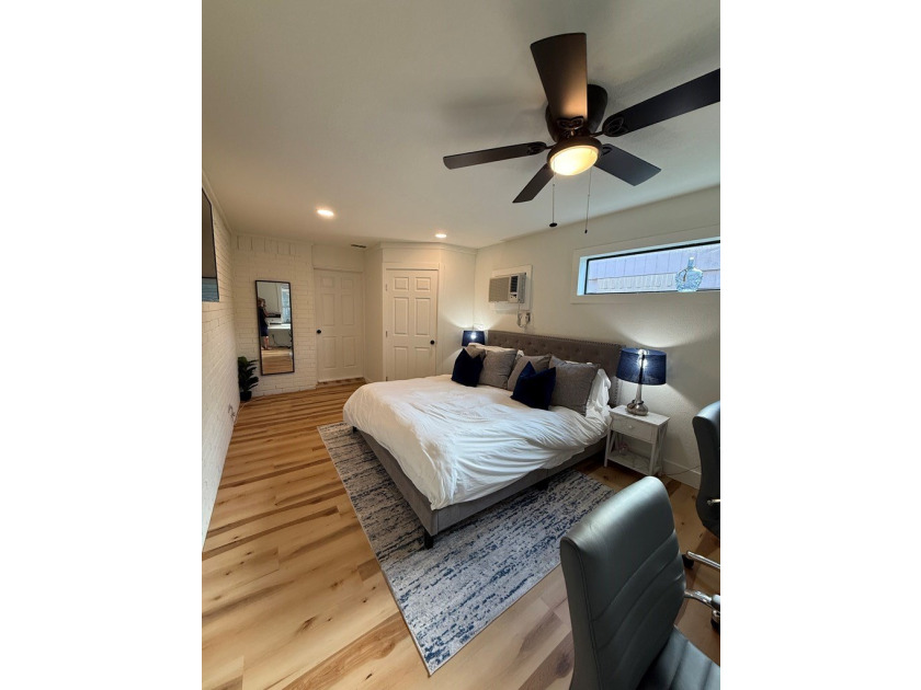Cute as a Button! UPDATED &amp; REMODELED, move in ready, no city - photo 8
