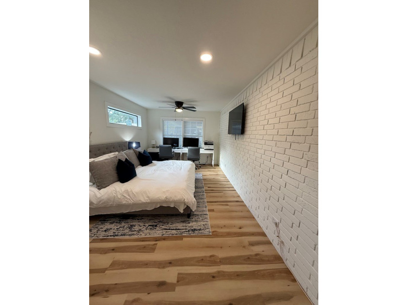 Cute as a Button! UPDATED &amp; REMODELED, move in ready, no city - photo 10