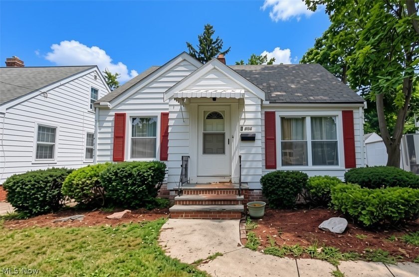 Welcome to 854 E 250th in beautiful Euclid, OH. This property is - photo 2