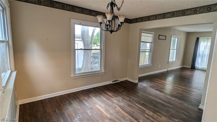 Welcome to 854 E 250th in beautiful Euclid, OH. This property is - photo 10