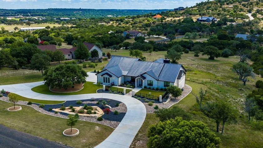 Experience luxury living in this magnificent one-story 4-bedroom - photo 2