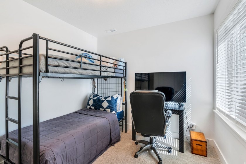 LIKE NEW IN THE HEART OF MAPLETON! This beautifully maintained - photo 34