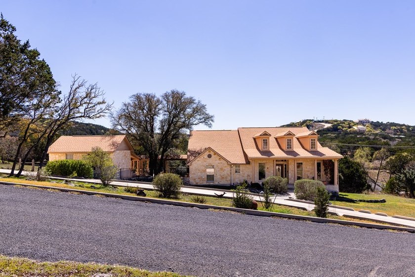 Escape to peaceful Hill Country living in desirable Saddlewood - photo 2