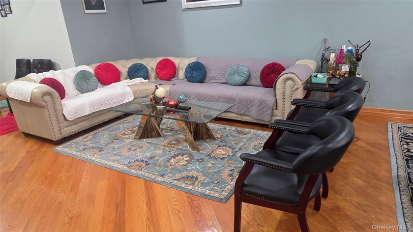 We are pleased to present renovated 3-bedroom, 2-bath apartment - photo 2