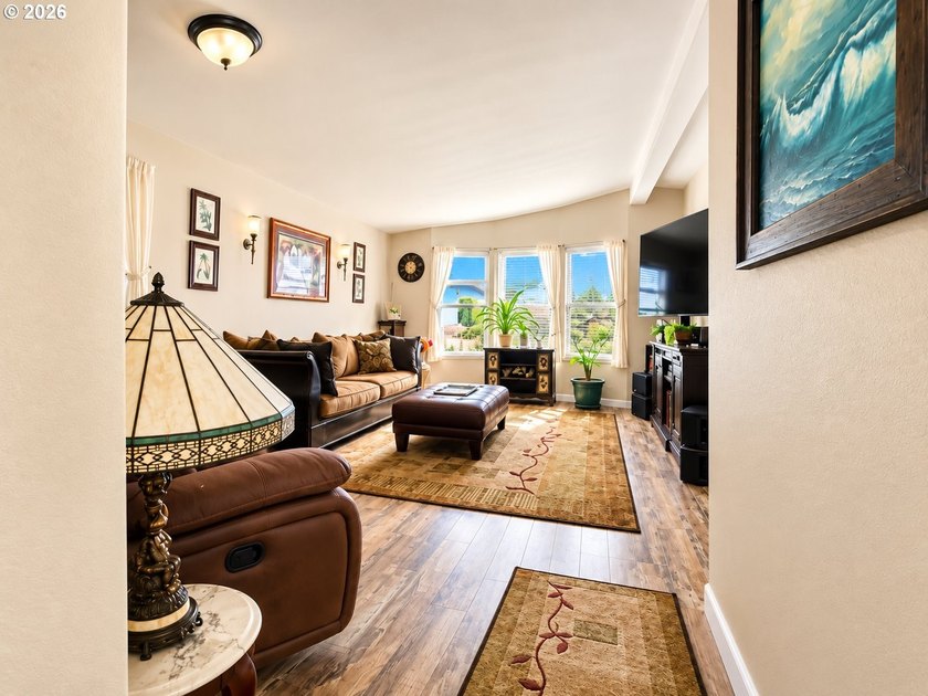 Enjoy coastal living in this well-maintained double-wide - photo 9