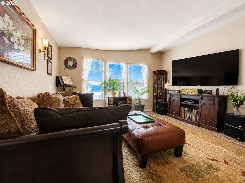 Enjoy coastal living in this well-maintained double-wide - photo 10
