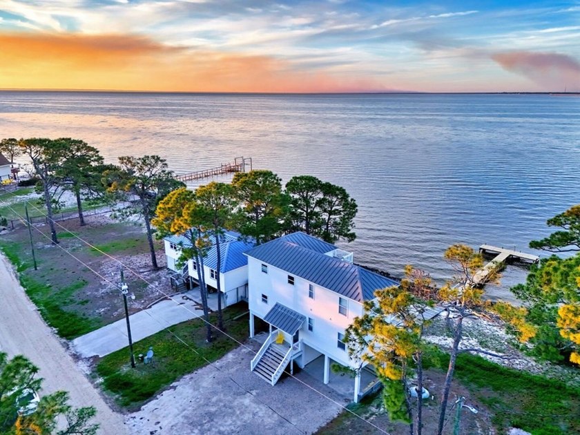 Beautiful Gary Ulrich custom built bay front home. Boat dock - photo 4