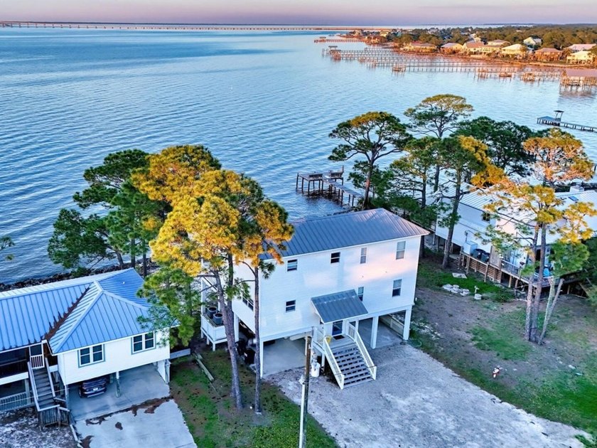Beautiful Gary Ulrich custom built bay front home. Boat dock - photo 5