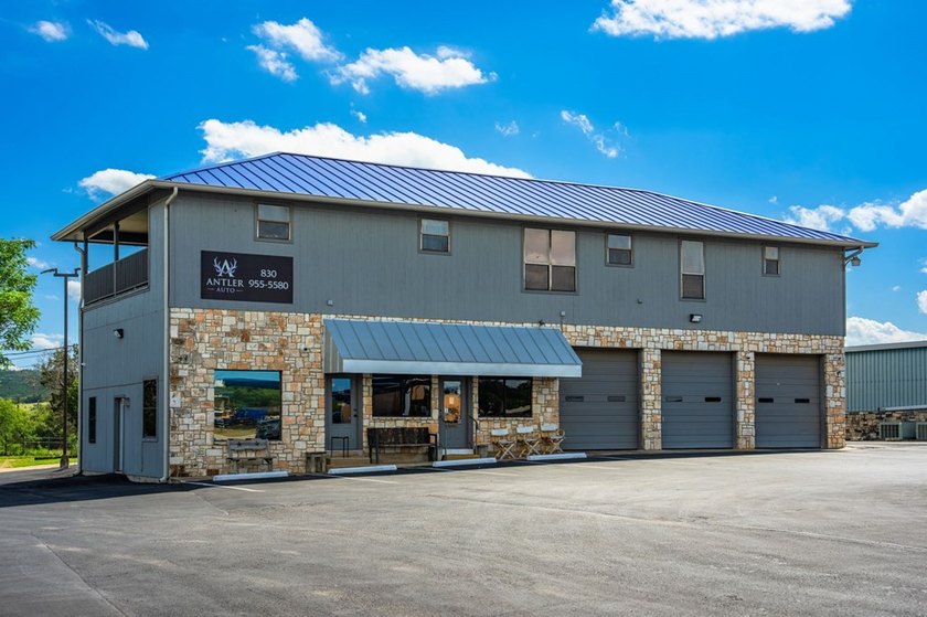 Commercial property offering a versatile space suitable for - photo 3