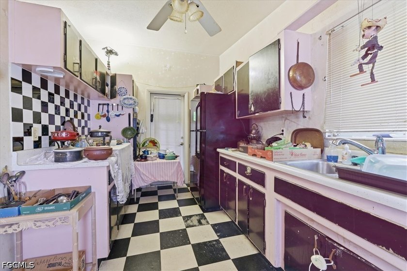 INVESTOR SPECIAL in The Villas! Calling all flippers, renovators - photo 7