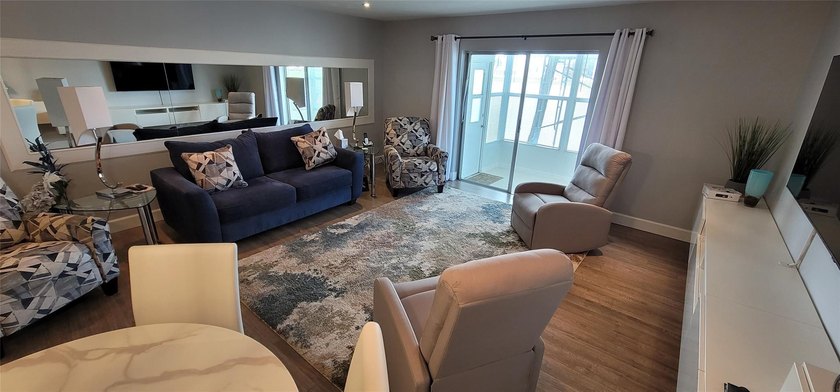 owner says SELL !! STUNNING 1 BEDROOM 1 BATH CONDO with a - photo 11