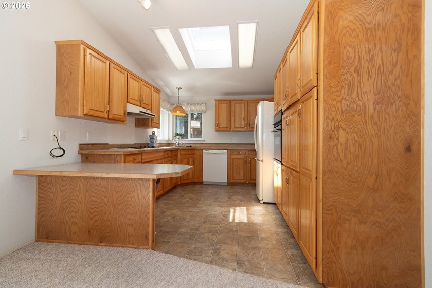 Beautifully maintained and updated Fuqua home on desirable - photo 17