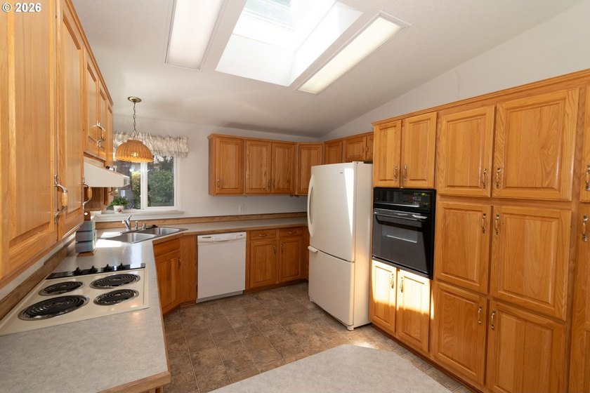 Beautifully maintained and updated Fuqua home on desirable - photo 19
