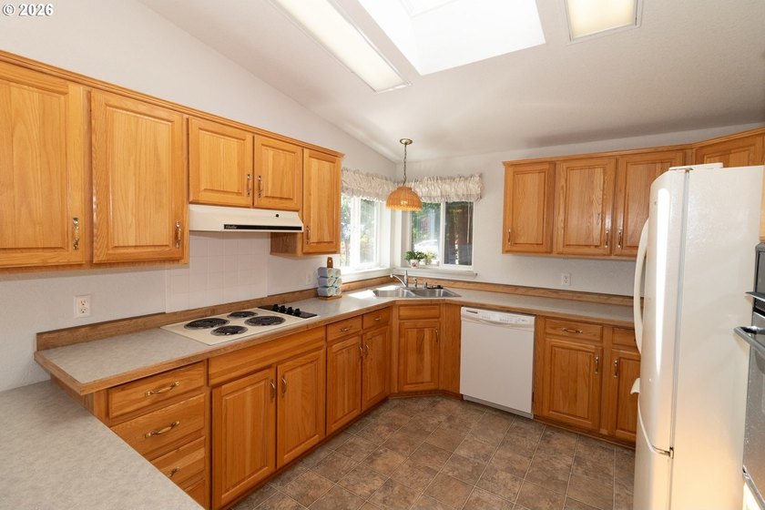 Beautifully maintained and updated Fuqua home on desirable - photo 20