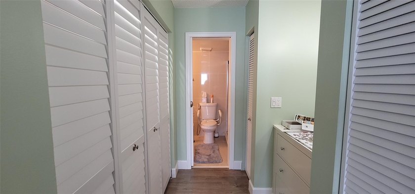 owner says SELL !! STUNNING 1 BEDROOM 1 BATH CONDO with a - photo 32