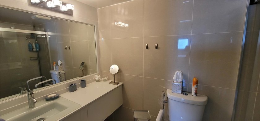 owner says SELL !! STUNNING 1 BEDROOM 1 BATH CONDO with a - photo 34