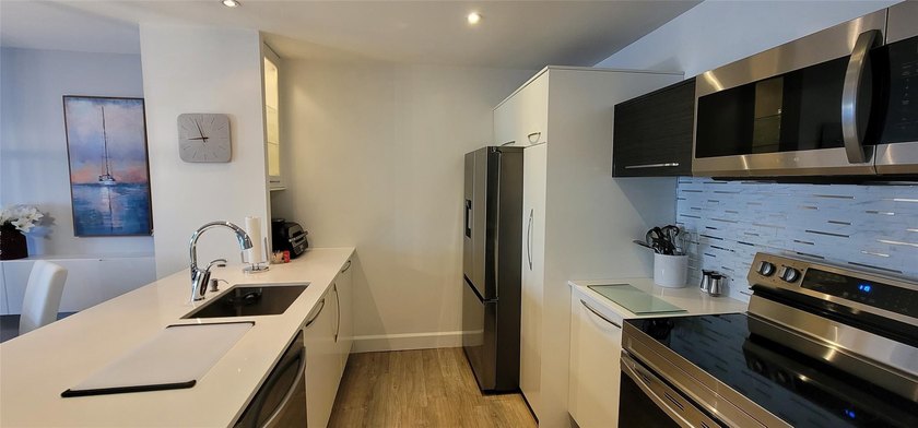 owner says SELL !! STUNNING 1 BEDROOM 1 BATH CONDO with a - photo 42
