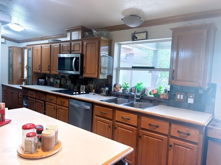 Charming Country Retreat on ove .55 Acres - Room to Roam &amp; Relax - photo 10