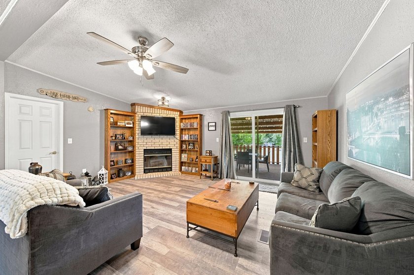 Looking for a quality 3/2 home in Ingram ISD? This Solitaire - photo 5