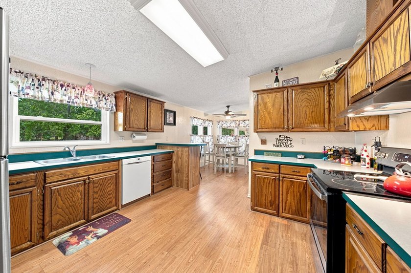 Looking for a quality 3/2 home in Ingram ISD? This Solitaire - photo 9