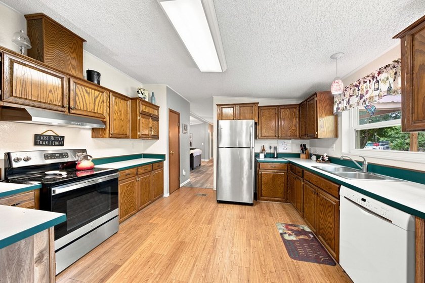 Looking for a quality 3/2 home in Ingram ISD? This Solitaire - photo 10