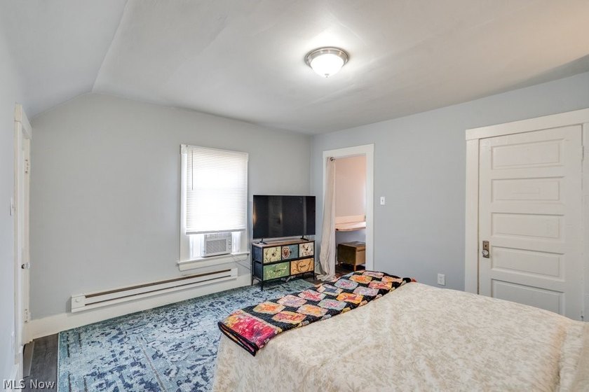 Triplex with gross rents around $2800-2900 a month in the - photo 9