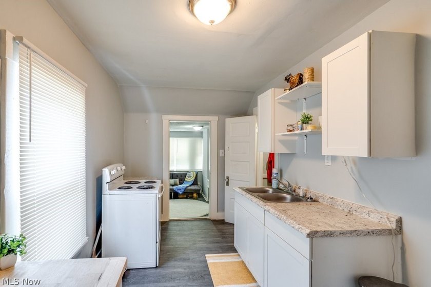 Triplex with gross rents around $2800-2900 a month in the - photo 10