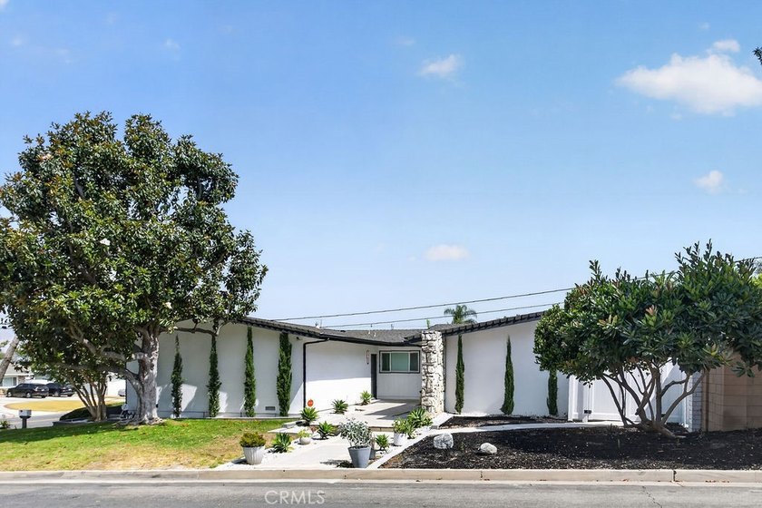 Beautifully updated single-level home on a private corner lot in - photo 2