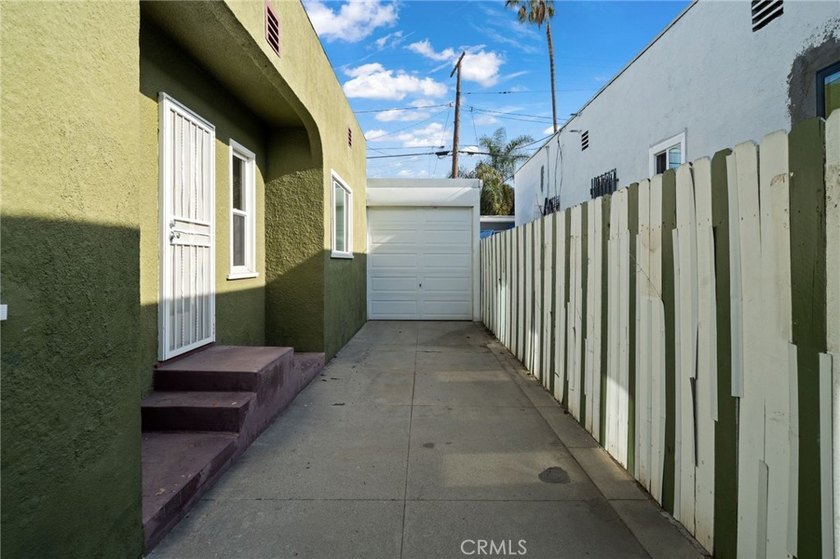 341 E Ellis - photo 32