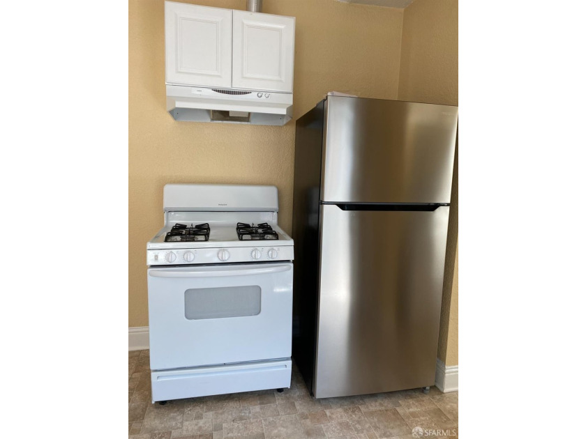Savvy investors, take note! This well-located duplex in - photo 5