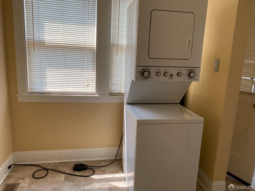 Savvy investors, take note! This well-located duplex in - photo 6