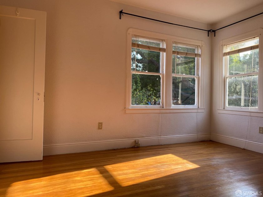 Savvy investors, take note! This well-located duplex in - photo 8