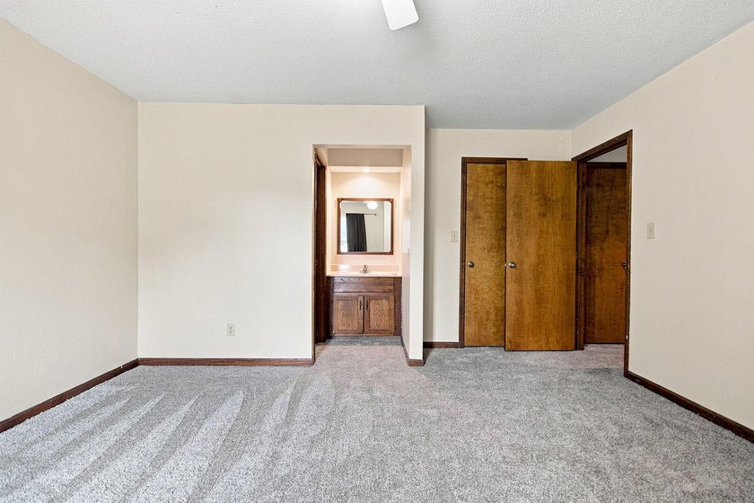 Lakeside Living Awaits! Welcome home to your own little slice of - photo 22