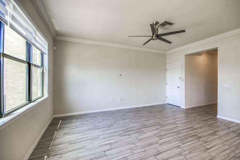 Beautifully upgraded 3BR/2.5BA two-story townhouse built in 2019 - photo 8