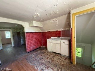 Calling all investors - great opportunity to bring your vision - photo 11