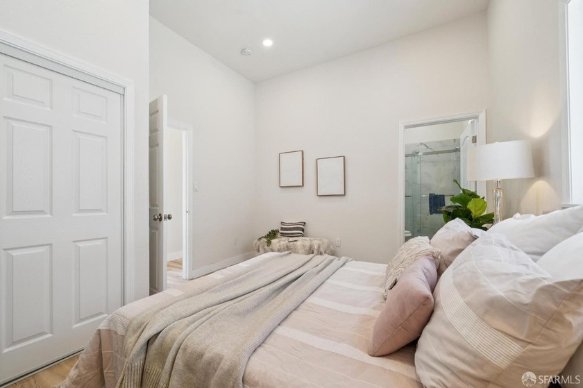 Rare opportunity to own a fully remodeled, fully vacant duplex - photo 21