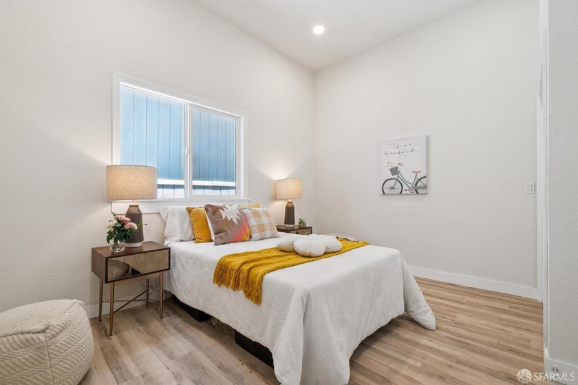 Rare opportunity to own a fully remodeled, fully vacant duplex - photo 24