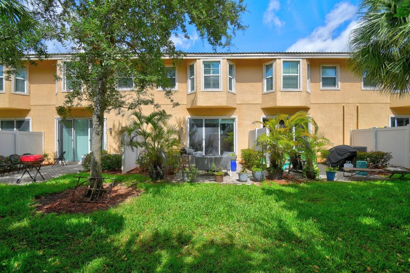 Newer construction, builder-upgraded townhome maintained in - photo 25