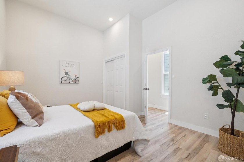 Rare opportunity to own a fully remodeled, fully vacant duplex - photo 25