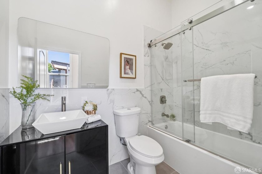 Rare opportunity to own a fully remodeled, fully vacant duplex - photo 27