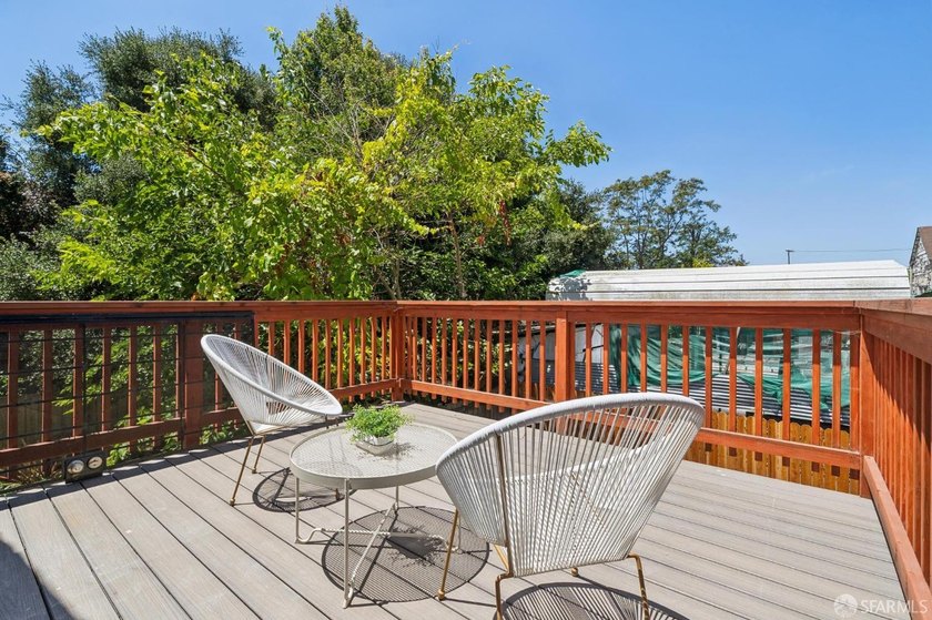 Rare opportunity to own a fully remodeled, fully vacant duplex - photo 30