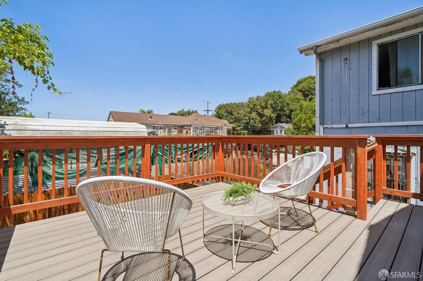 Rare opportunity to own a fully remodeled, fully vacant duplex - photo 31