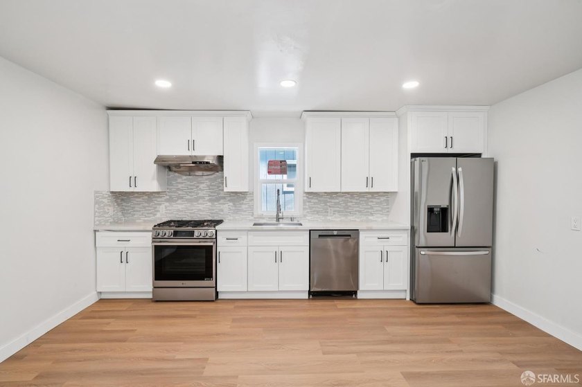 Rare opportunity to own a fully remodeled, fully vacant duplex - photo 37