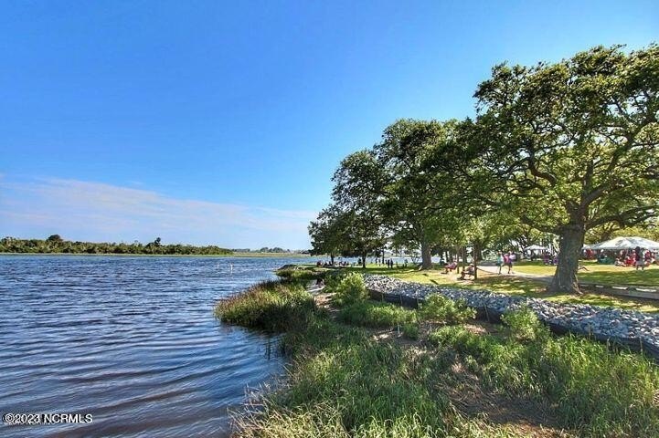 Blane Island is located near the island of Sunset Beach, just - photo 5