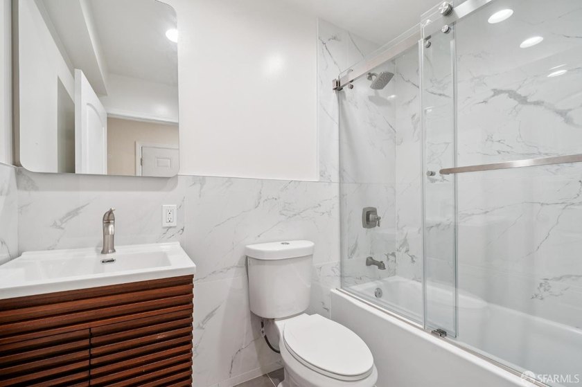 Rare opportunity to own a fully remodeled, fully vacant duplex - photo 47