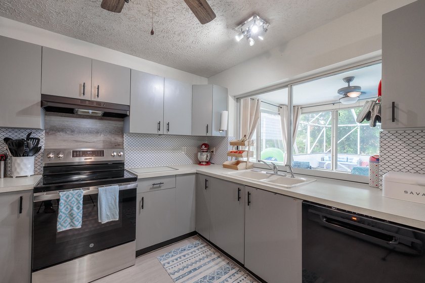 Welcome to this charming 2-bedroom, 2-bath pool home in the - photo 10